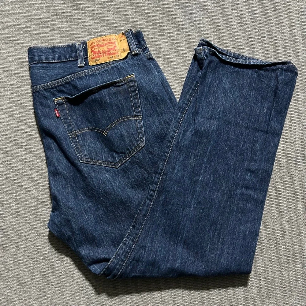 Levi's 501 Original Fit Jeans Mens 42x32 Dark Indigo Blue Button Fly Straight